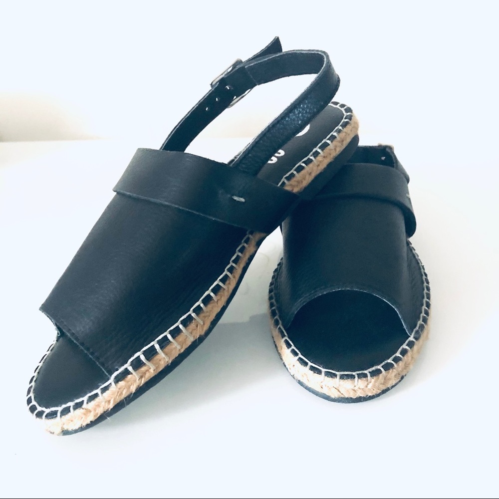 CALLISTO FLAT SANDALS.SIZE 6 .COLOR BLACK